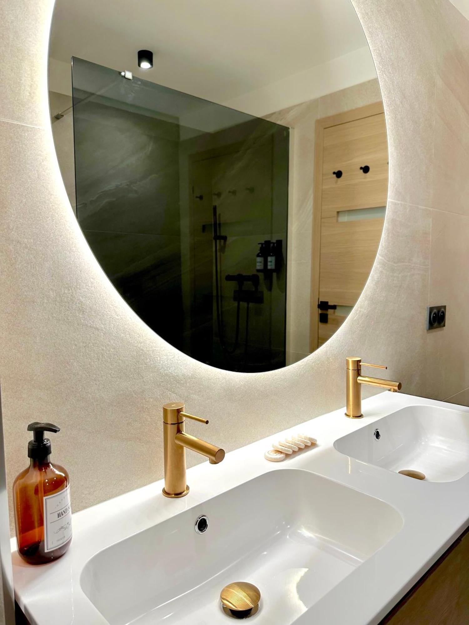 Monaco # Menton - 6 Persons - 2 Bedrooms - Full Renovated - Private Parking - Hypercenter - Clim - Beach And Sun Exterior foto